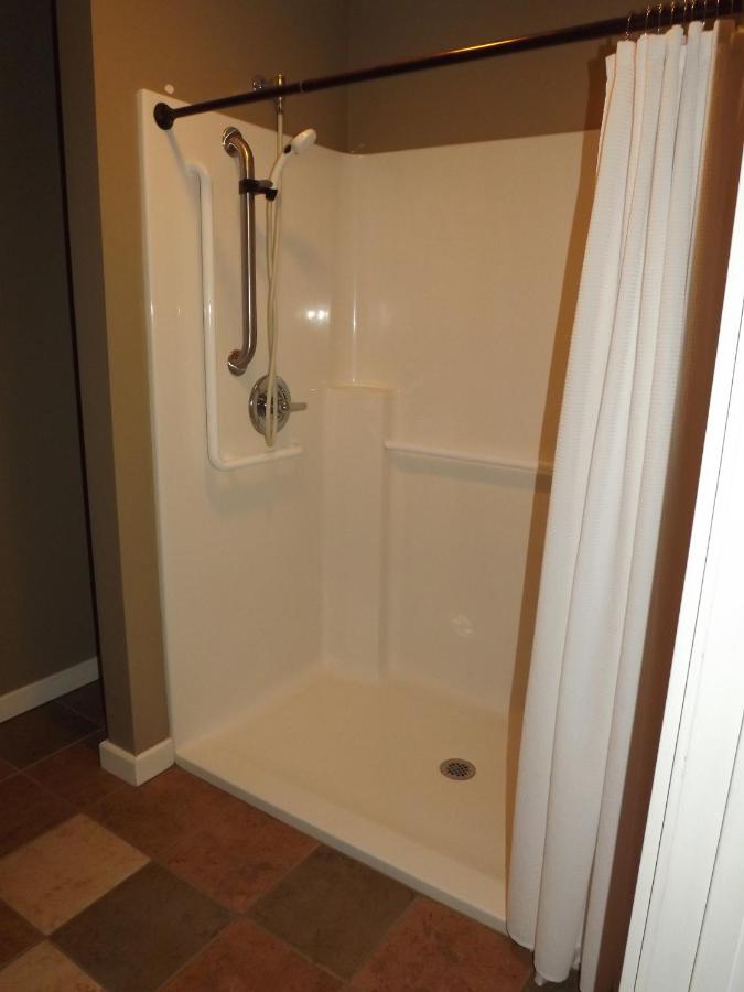 Double Room - Disability Access at William Watson Hotel