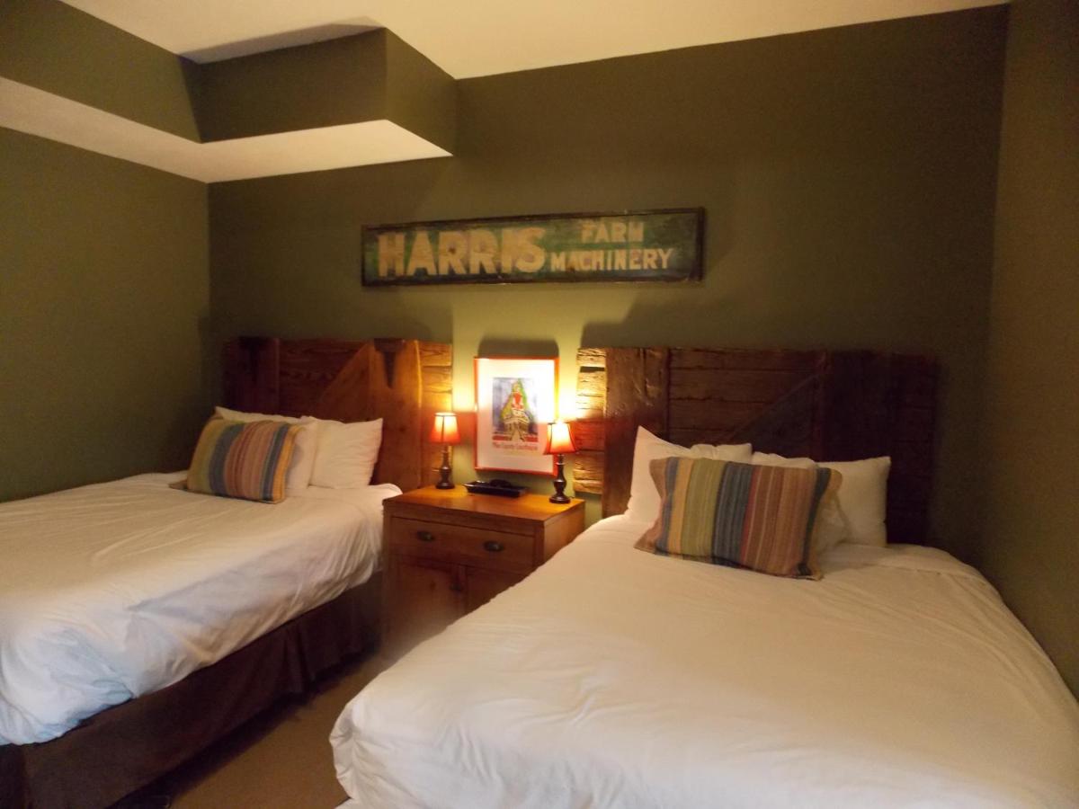 Deluxe Double Room at William Watson Hotel