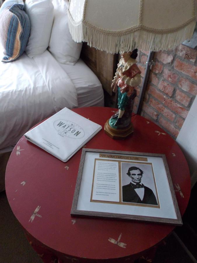Deluxe King Room at William Watson Hotel