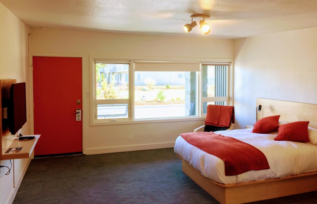 King Room with Garden View - Non-Smoking at Heliotrope Hotel