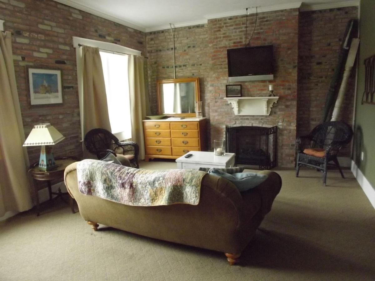 Deluxe Double Room at William Watson Hotel