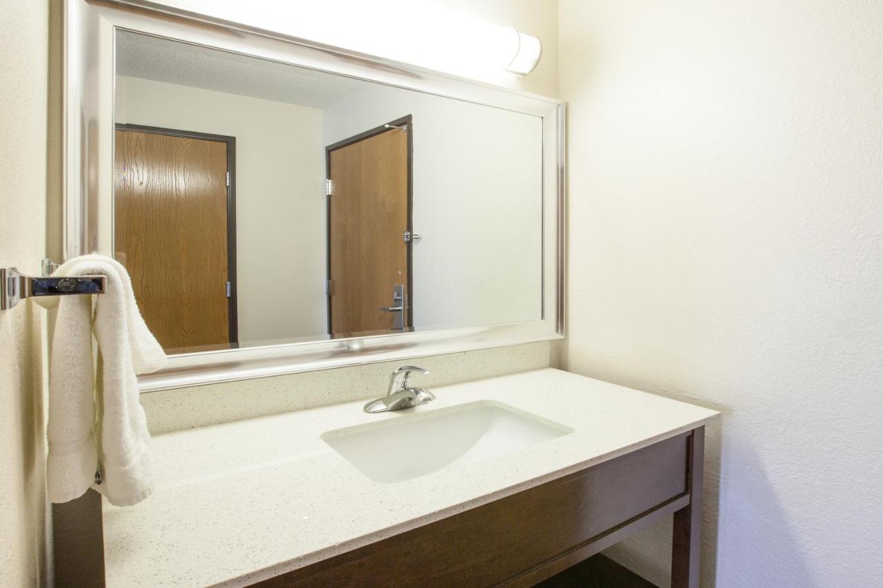 King Room - Non-Smoking at Baymont by Wyndham Auburn
