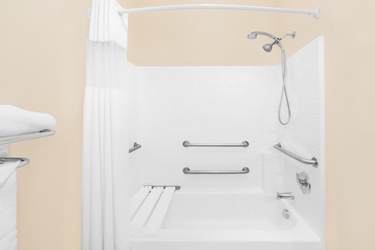 Queen Room with Bath Tub - Mobility/Hearing Accessible - Non-Smoking at Microtel Inn & Suites by Wyndham Aransas Pass/Corpus Christi