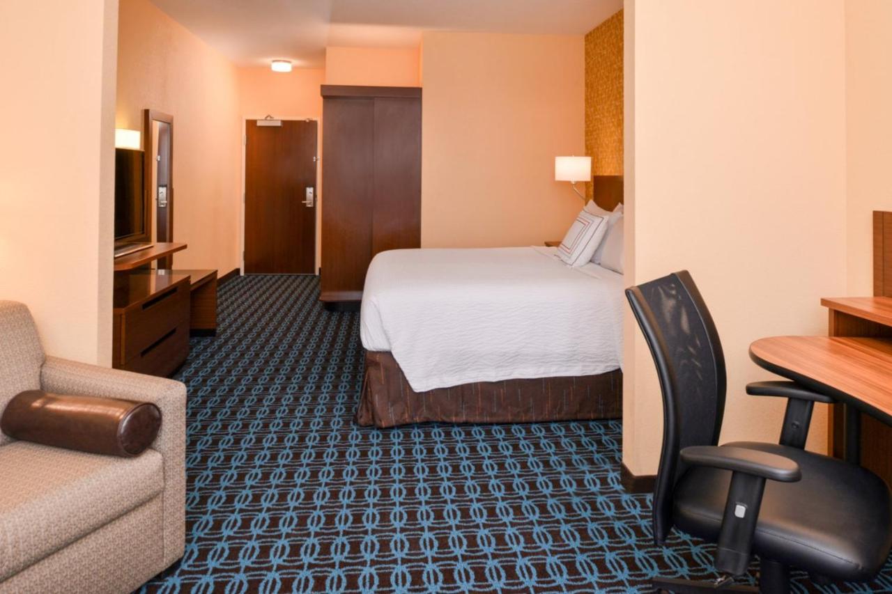 King Suite with Sofa Bed at Fairfield Inn & Suites Chillicothe