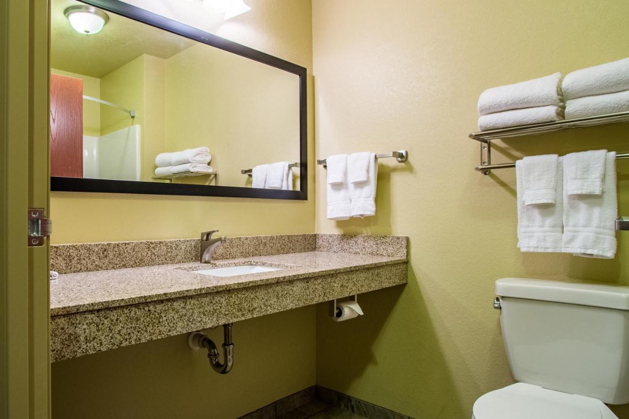 Deluxe Queen Studio at Cobblestone Hotel & Suites - Orrville