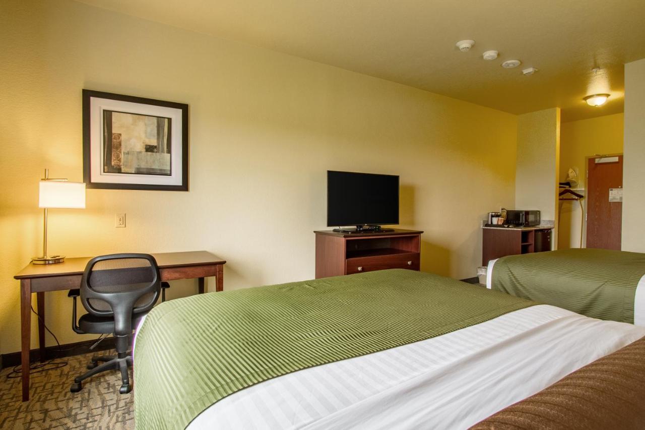 Deluxe Queen Studio at Cobblestone Hotel & Suites - Orrville