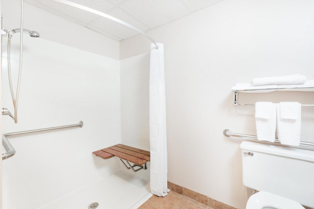 Queen Room - Disability Access - Non-Smoking at Super 8 by Wyndham Jefferson
