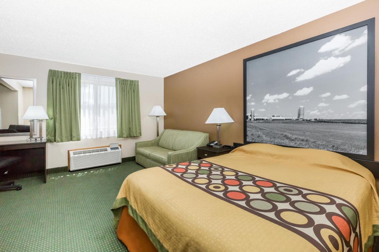 Superior Queen Suite - Non-Smoking at Super 8 by Wyndham Jefferson
