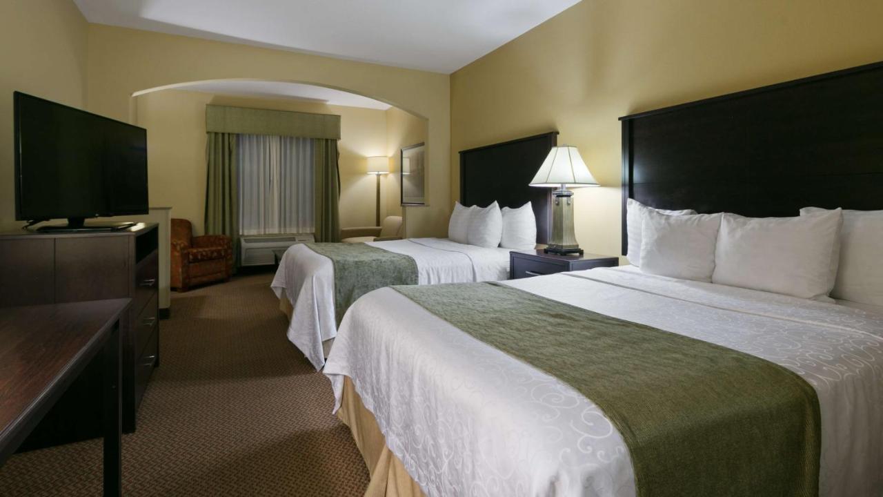 King Room with Bath Tub - Disability Access at Best Western Plus Port of Camas - Washougal Convention Center