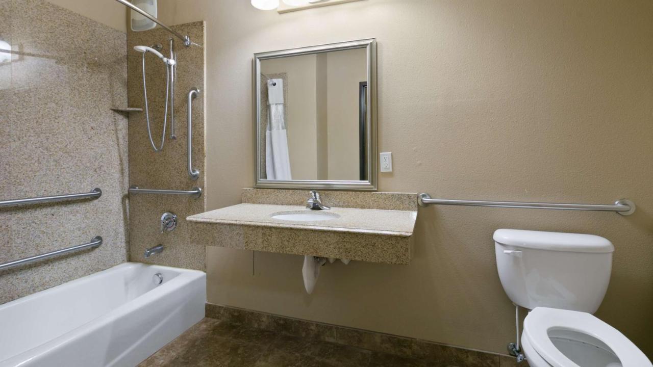 King Room with Bath Tub - Disability Access at Best Western Plus Port of Camas - Washougal Convention Center