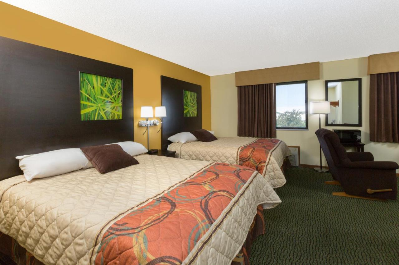 Studio Suite with Two Queen Beds - Non-Smoking at Super 8 by Wyndham Perry IA