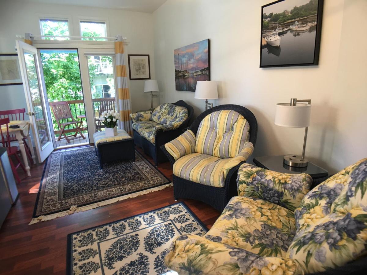 Deluxe Suite with Spa Bath at Camden Riverhouse Hotel
