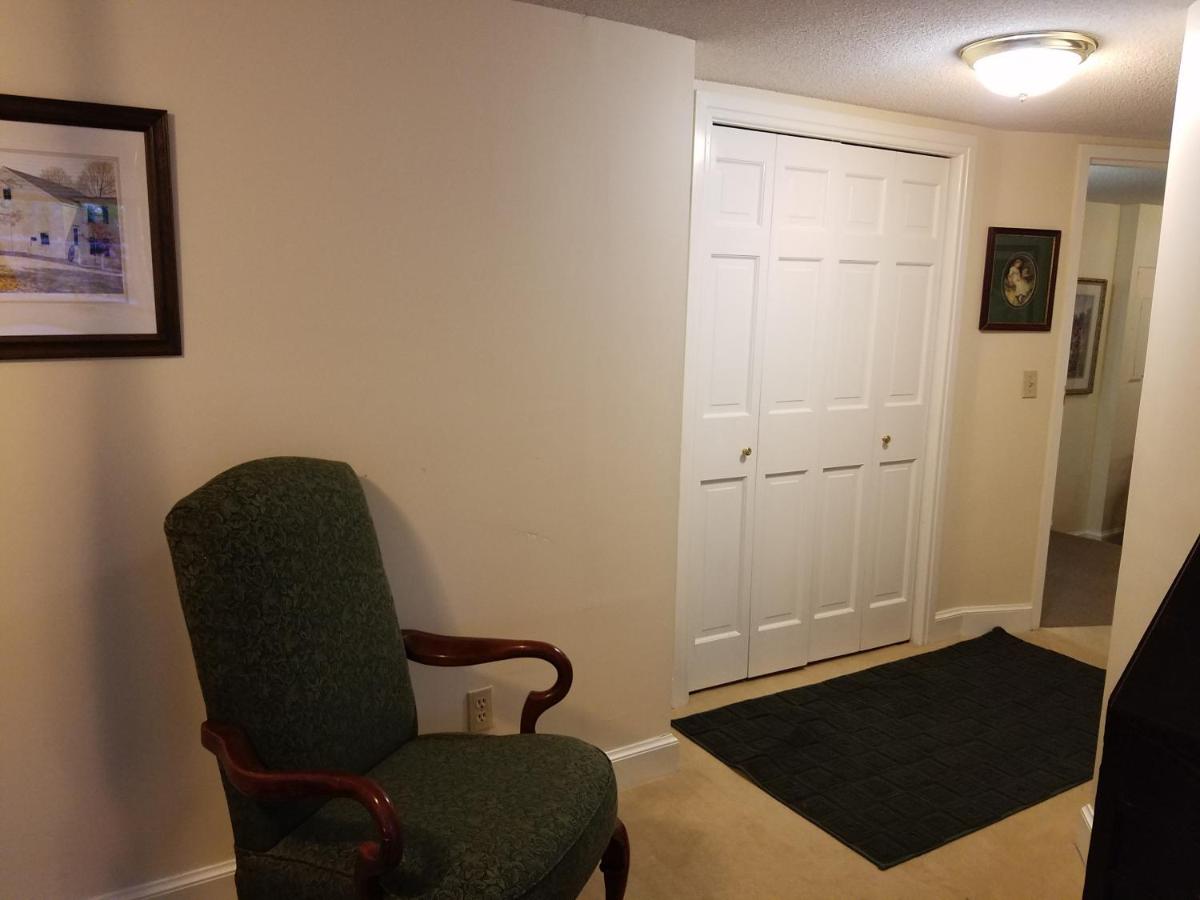 Deluxe Queen Room at 1860 House Inn and Vacation Rental Home