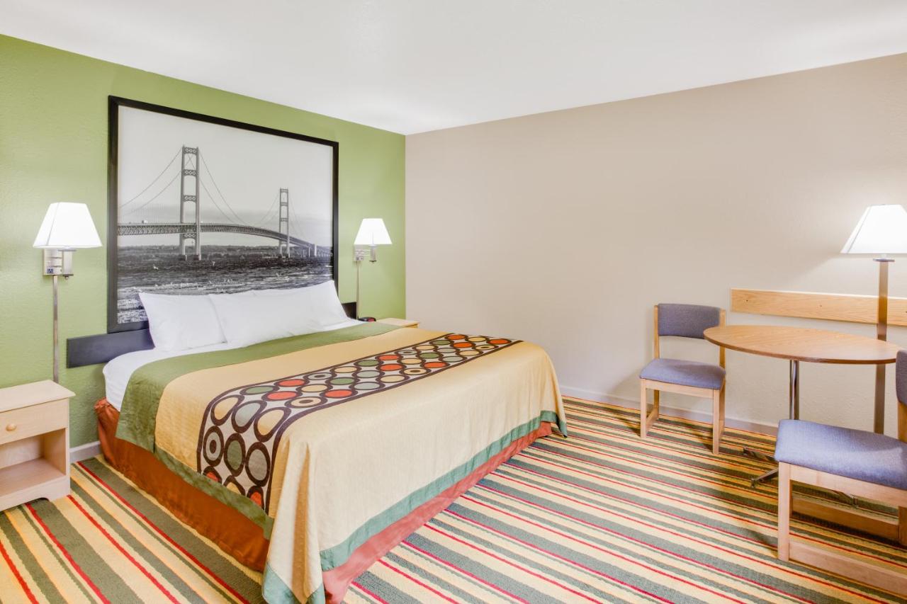 King Studio Suite - Non-Smoking at Super 8 by Wyndham Grayling