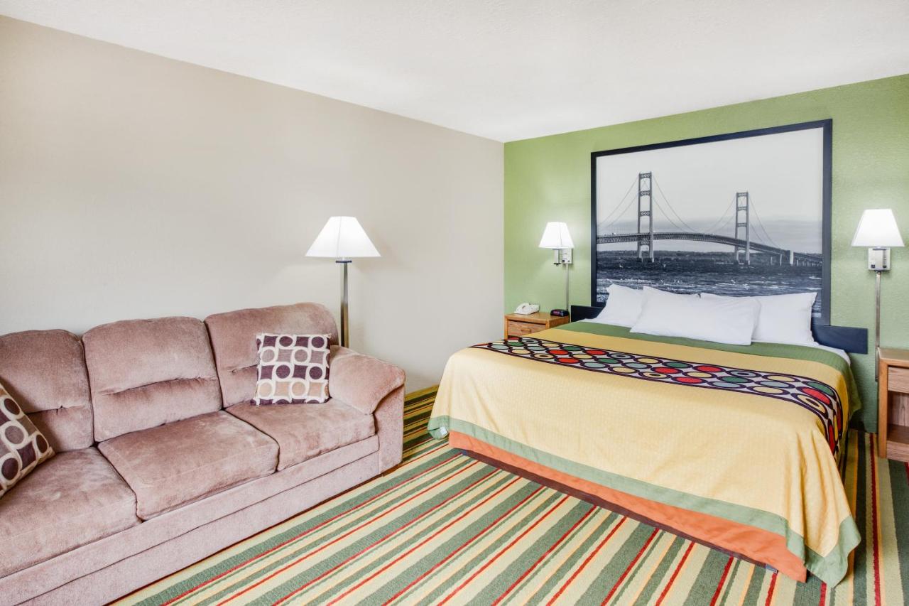 Deluxe King Suite - Non-Smoking at Super 8 by Wyndham Grayling