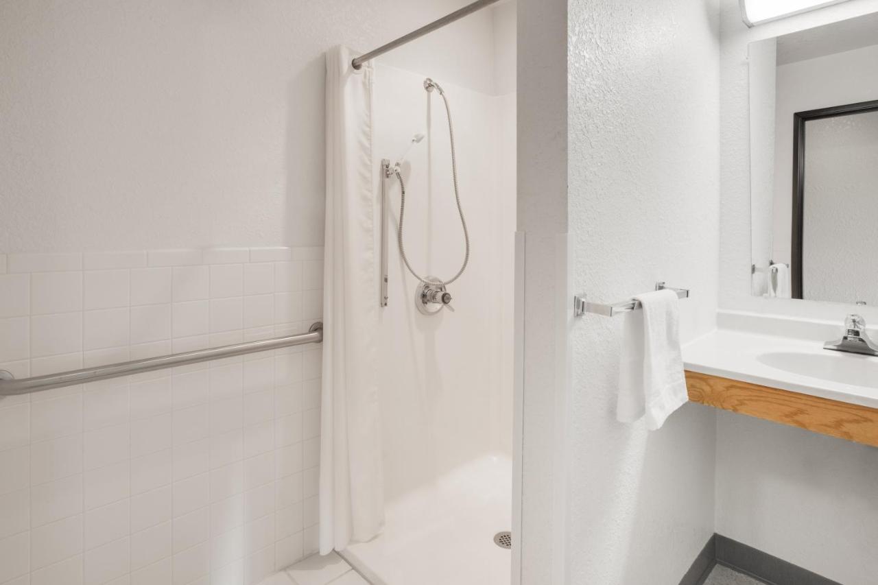 Queen Room - Mobility Access/Non-Smoking at Super 8 by Wyndham Grayling