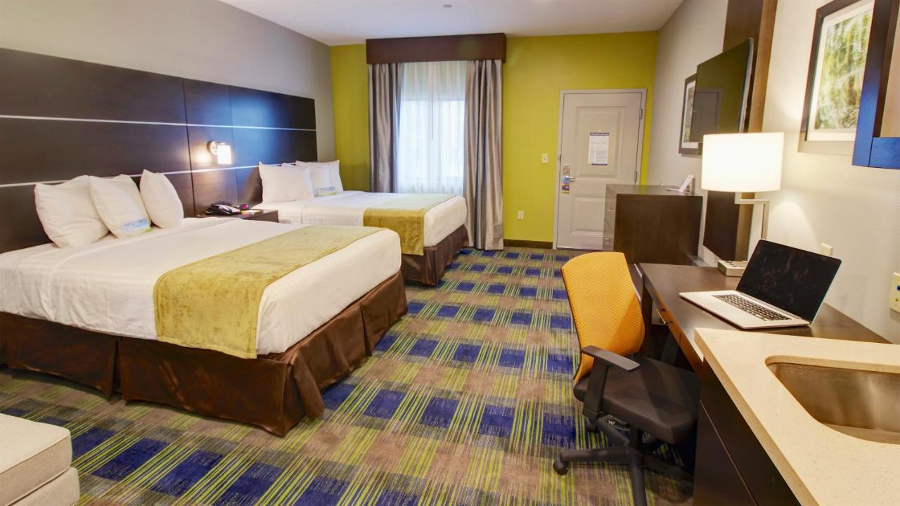 Standard Queen Room with Two Queen Beds at Days Inn & Suites by Wyndham Port Arthur