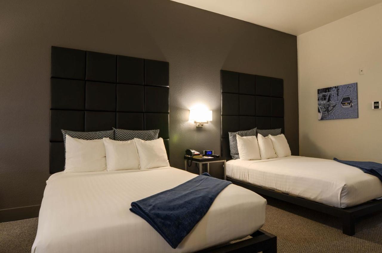 Standard Queen Room at Wood River Inn & Suites