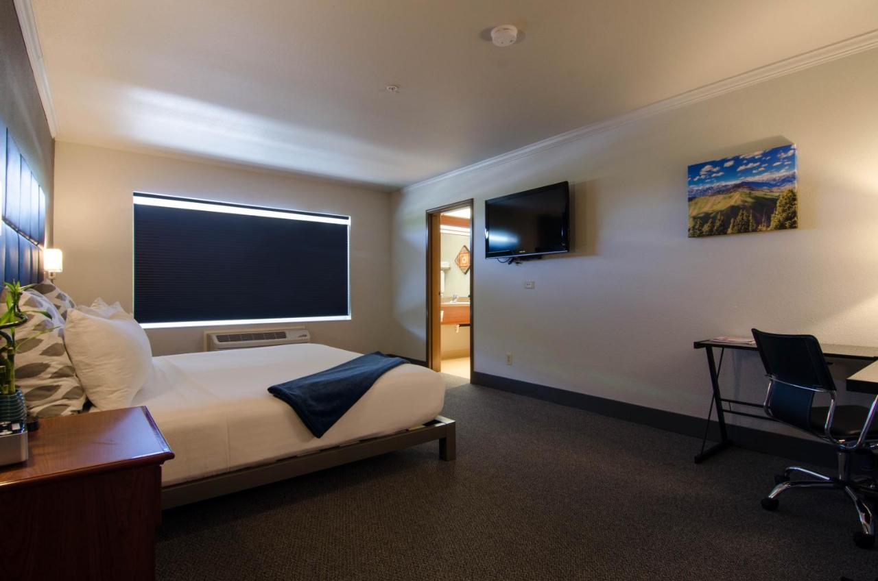 Executive King Suite at Wood River Inn & Suites