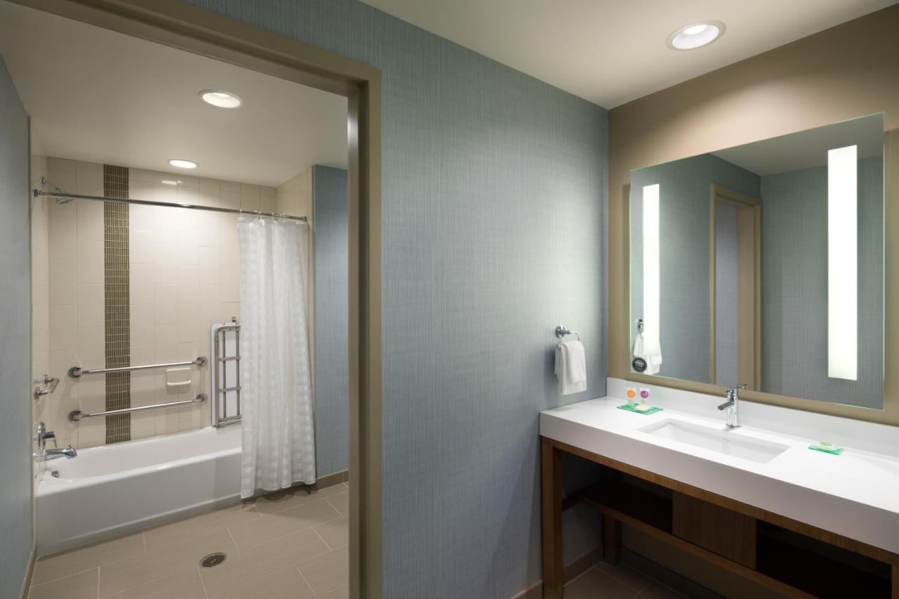 King Room with BathTub - Disability Access at Hyatt Place Biloxi