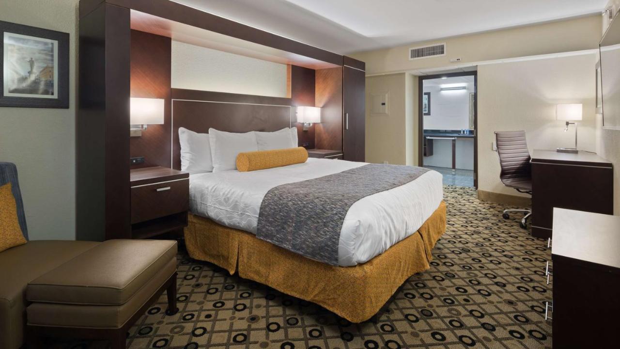 King Room - Disability Access/ Non-Smoking at Radisson Hotel Southfield-Detroit