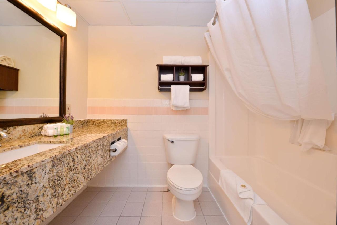 Queen Room with Two Queen Beds - Non-Smoking at Best Western Plus Sidney Lodge