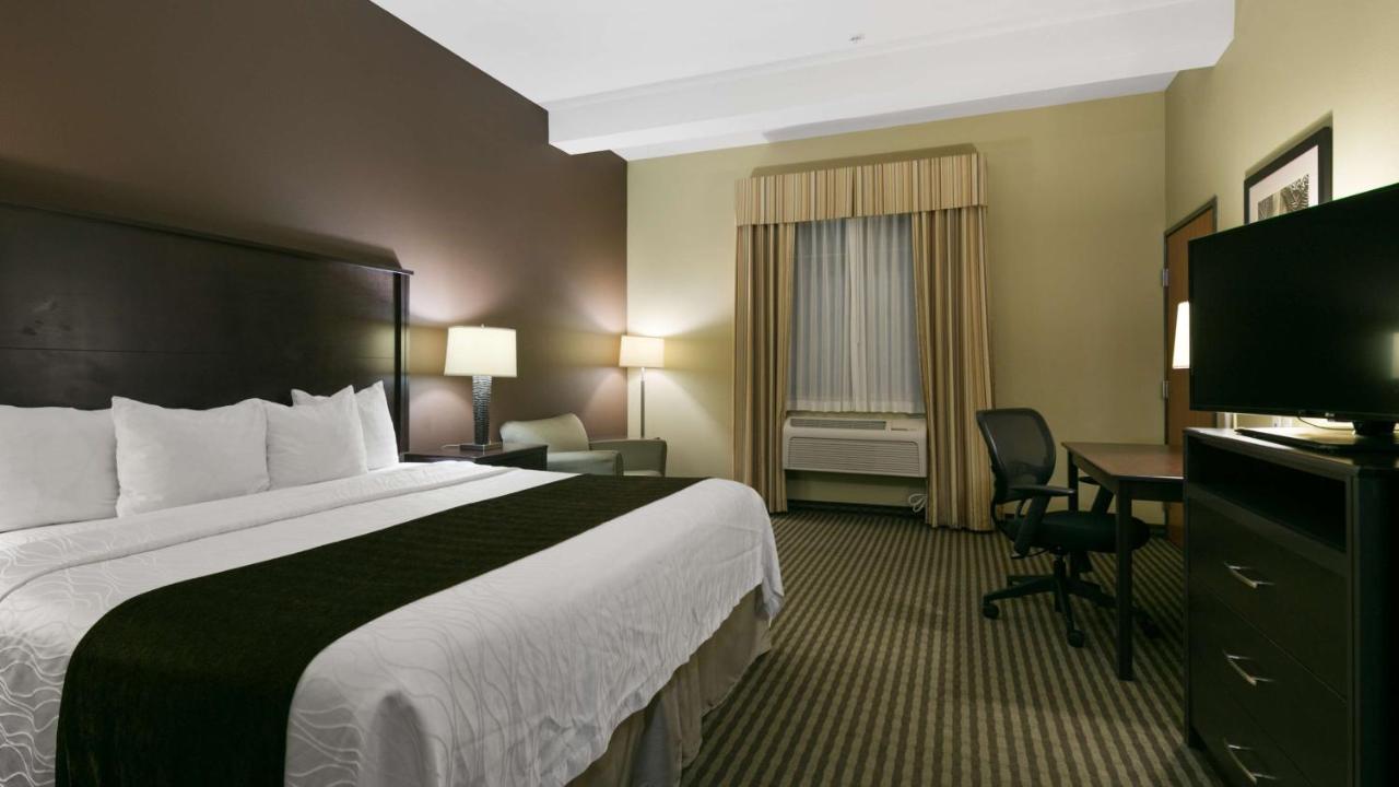 King Suite with Walk-in Shower - Disability Access at Best Western Plus Port of Camas - Washougal Convention Center