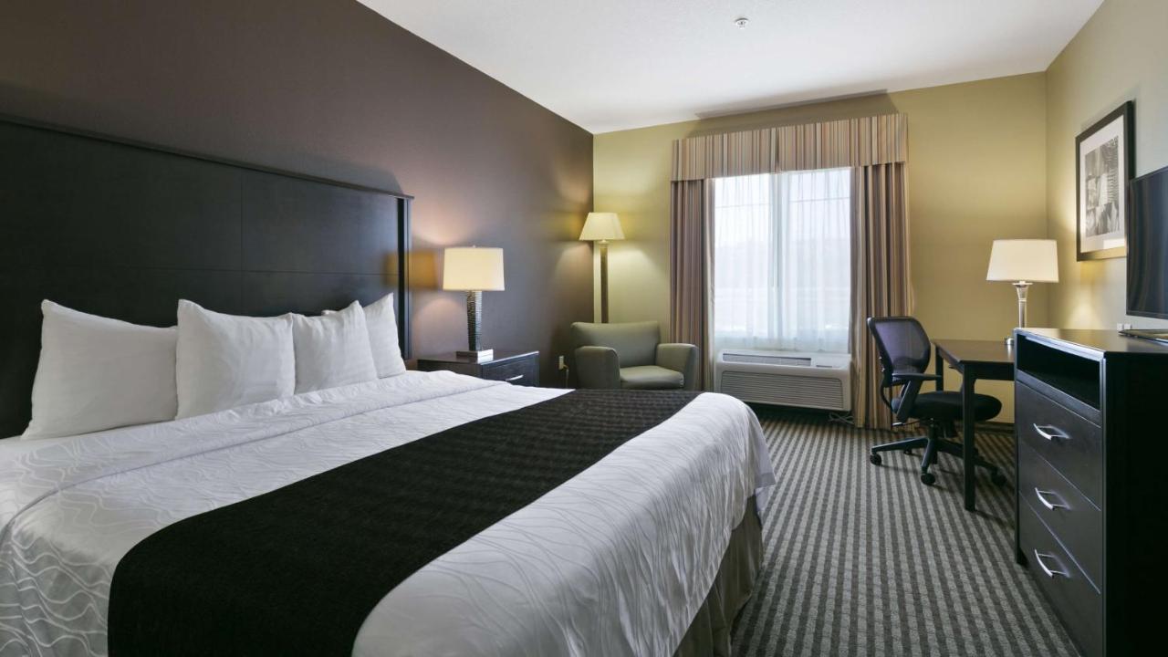 King Suite with Walk-in Shower - Disability Access at Best Western Plus Port of Camas - Washougal Convention Center