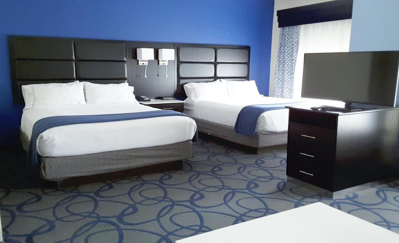  | Holiday Inn Express Hotel & Suites