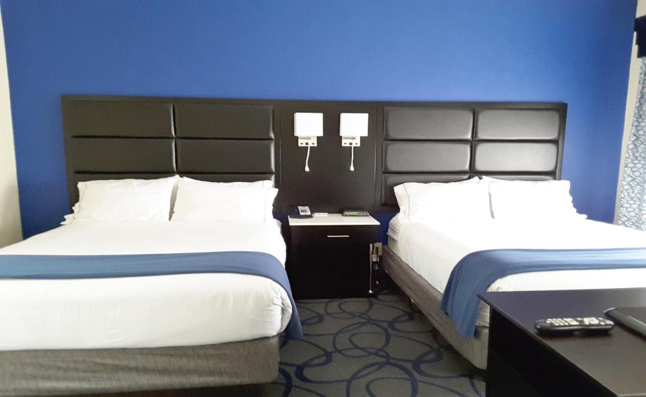  | Holiday Inn Express Hotel & Suites