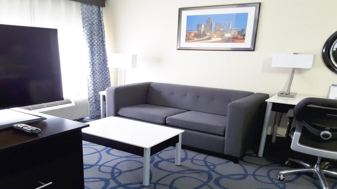  | Holiday Inn Express Hotel & Suites