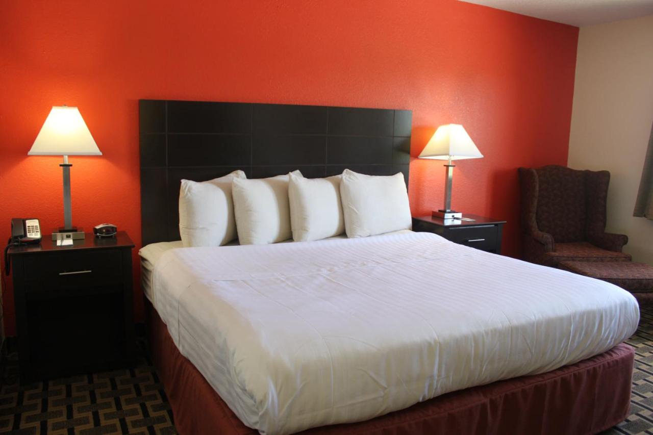 King Room - Non-Smoking at AmericInn by Wyndham West Burlington