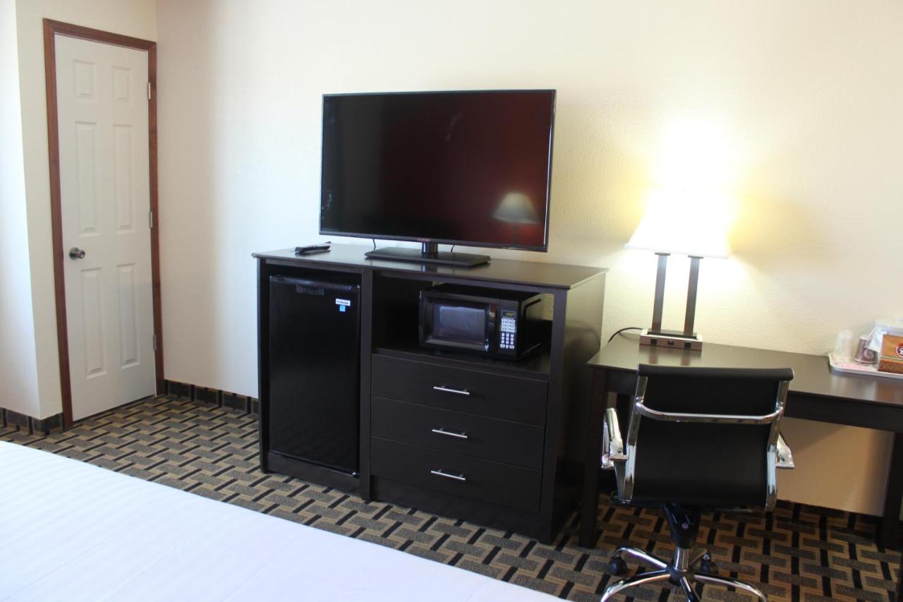 King Room - Non-Smoking at AmericInn by Wyndham West Burlington
