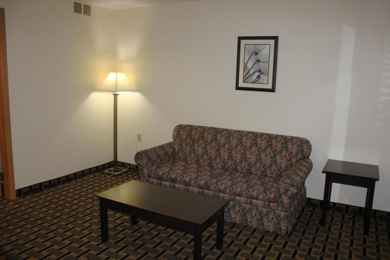 One-Bedroom Queen Suite - Non-Smoking at AmericInn by Wyndham West Burlington