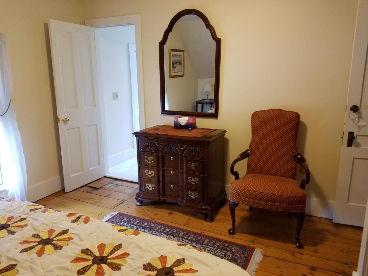 King Room at 1860 House Inn and Vacation Rental Home