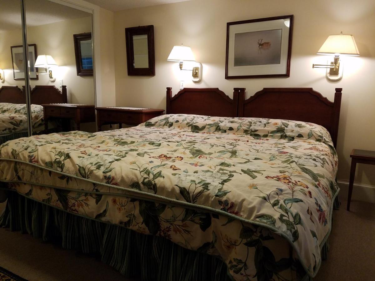 Deluxe King Room at 1860 House Inn and Vacation Rental Home