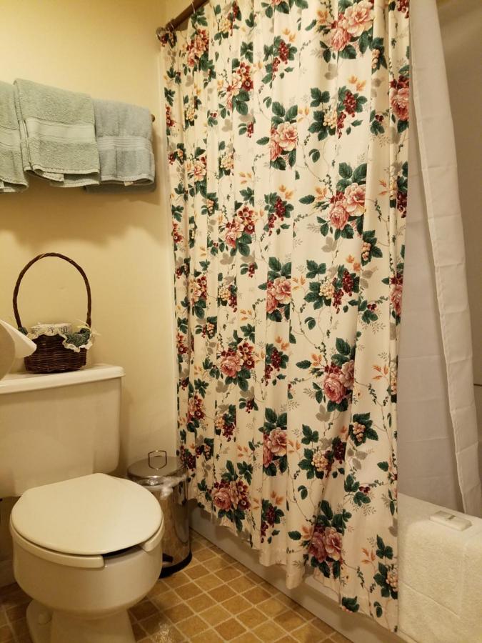 Deluxe Queen Room at 1860 House Inn and Vacation Rental Home