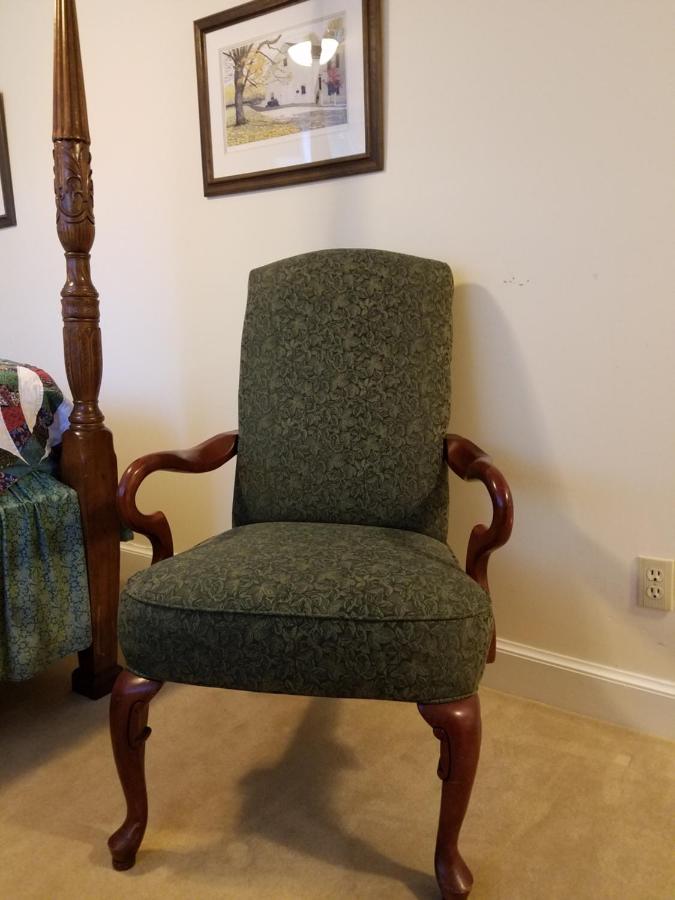 Deluxe Queen Room at 1860 House Inn and Vacation Rental Home