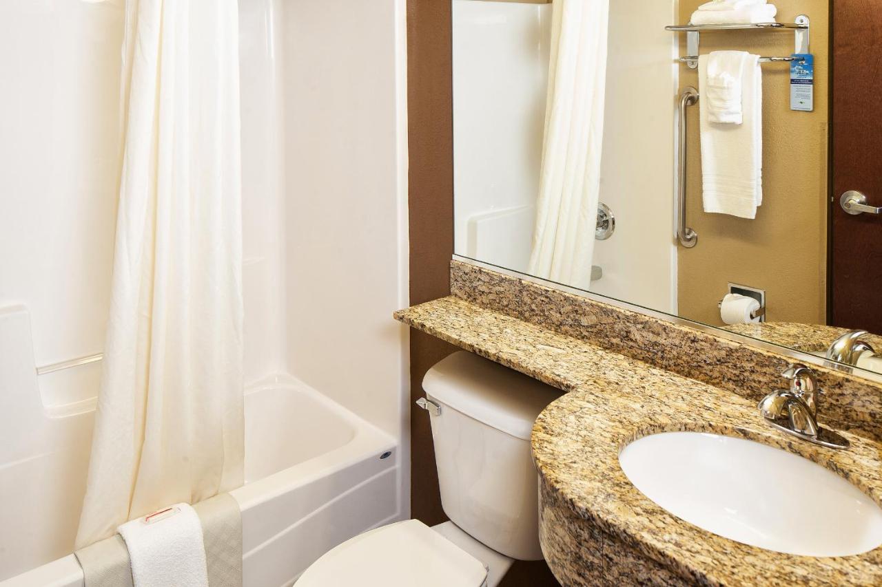 Deluxe King Suite at Microtel Inn & Suites by Wyndham St Clairsville/Wheeling