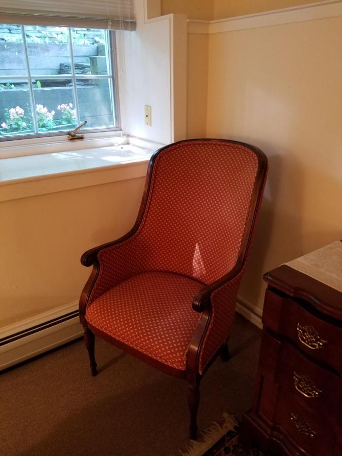 Deluxe King Room at 1860 House Inn and Vacation Rental Home