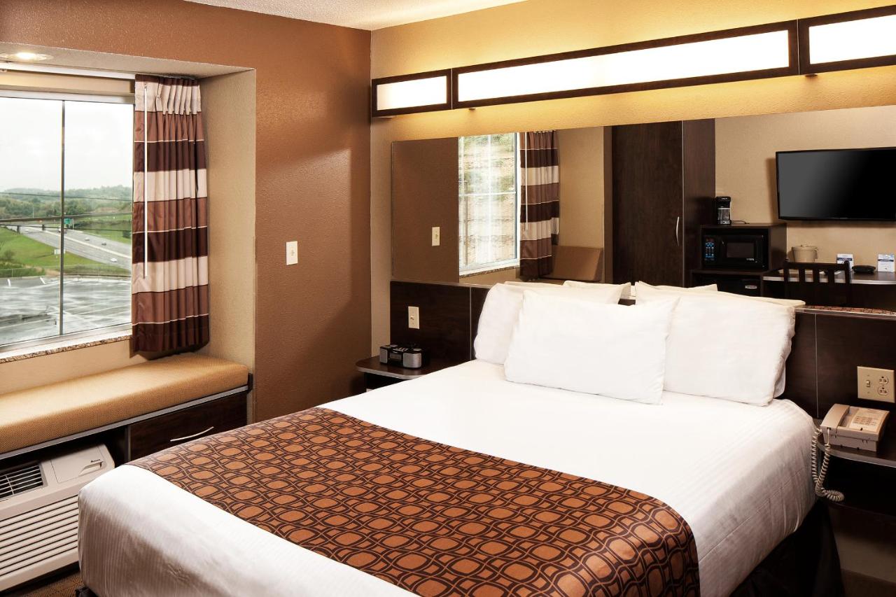 Queen Room - Disability Access - Non-Smoking at Microtel Inn & Suites by Wyndham St Clairsville/Wheeling
