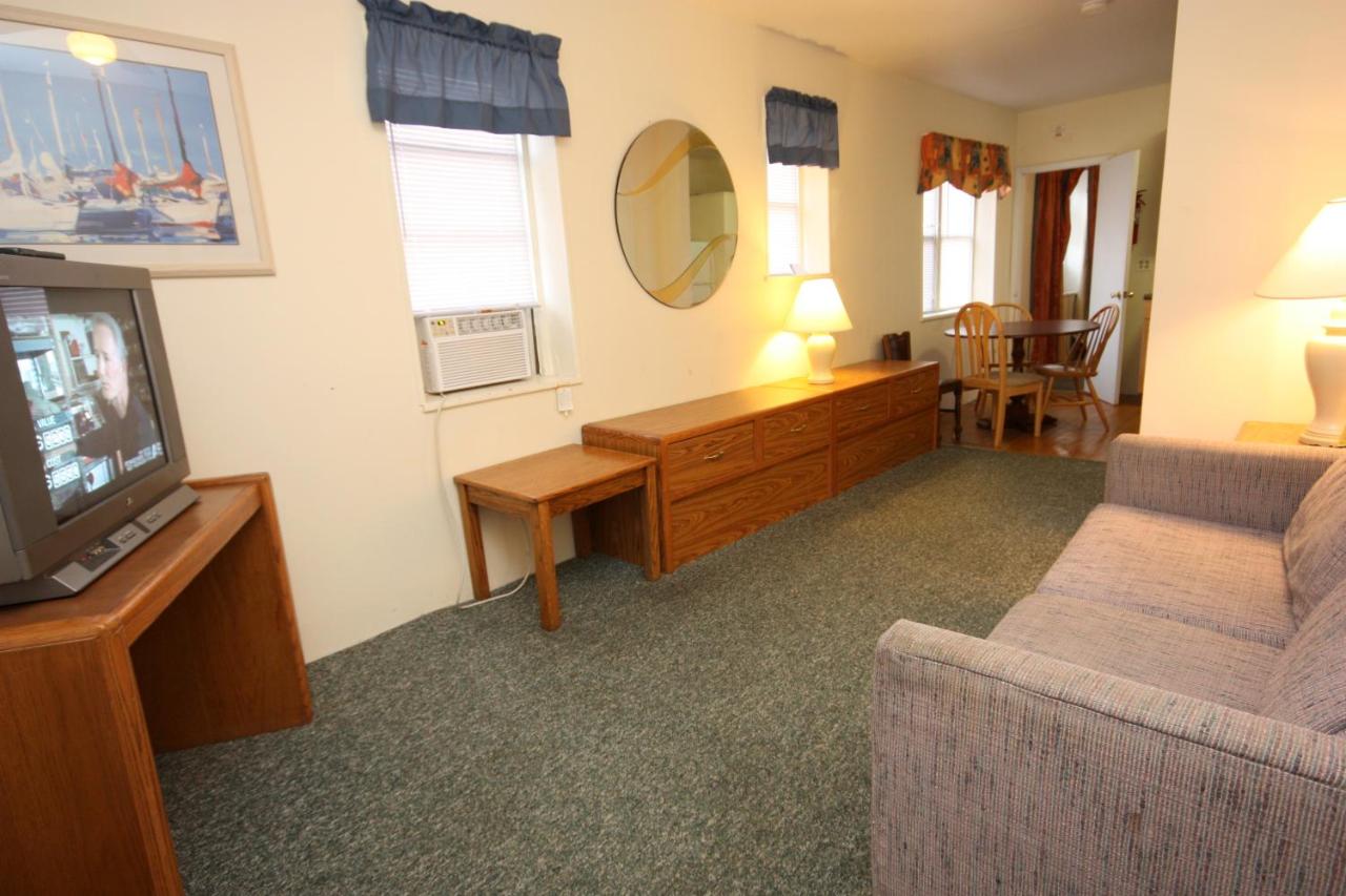 Queen Suite with Sofa Bed at Key West Motel
