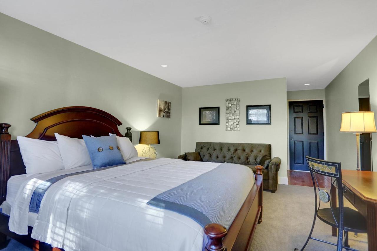 Deluxe King Studio at Allenberry Resort