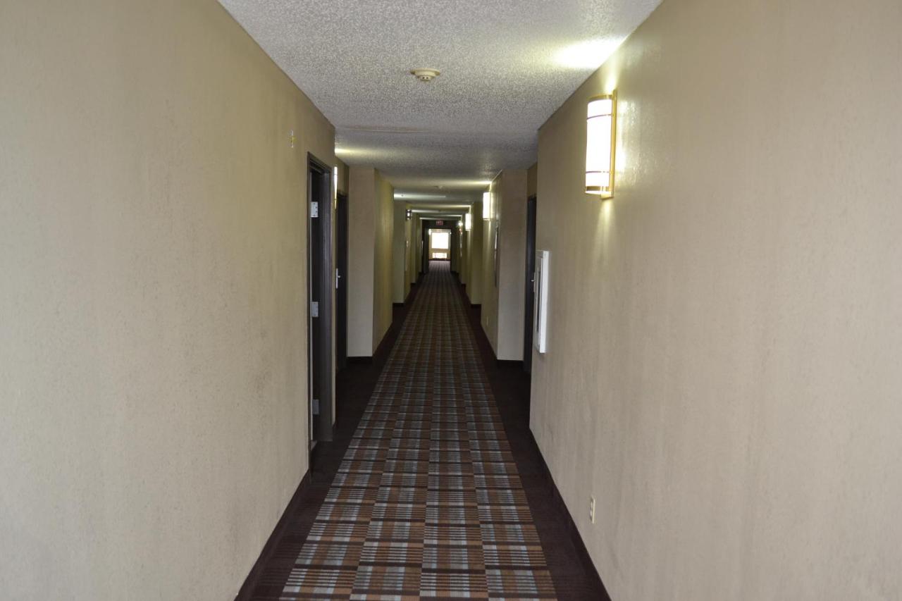  | Countryside Inn & Suites Fremont
