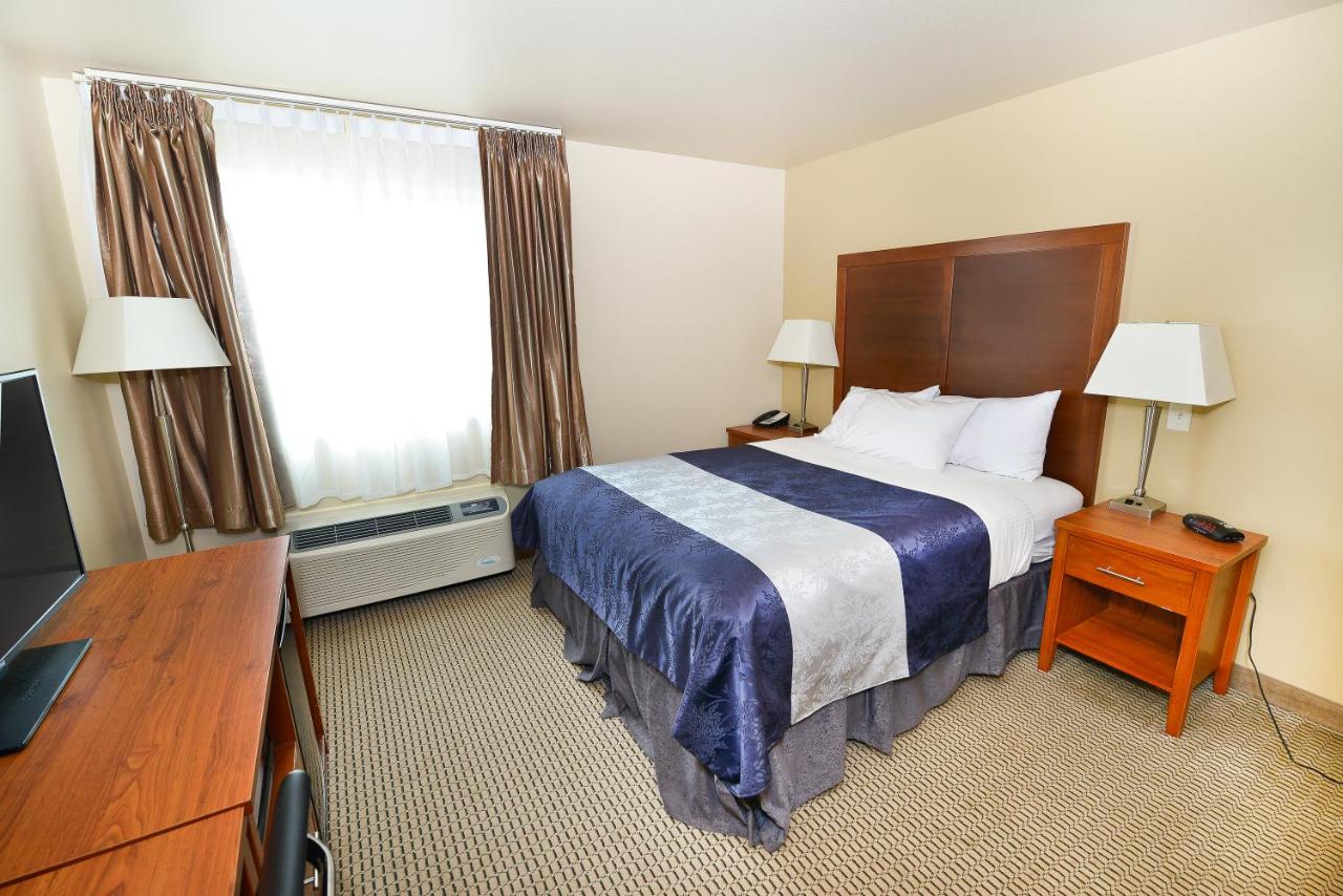 Queen Room - Non-Smoking at Baymont by Wyndham Grand Forks