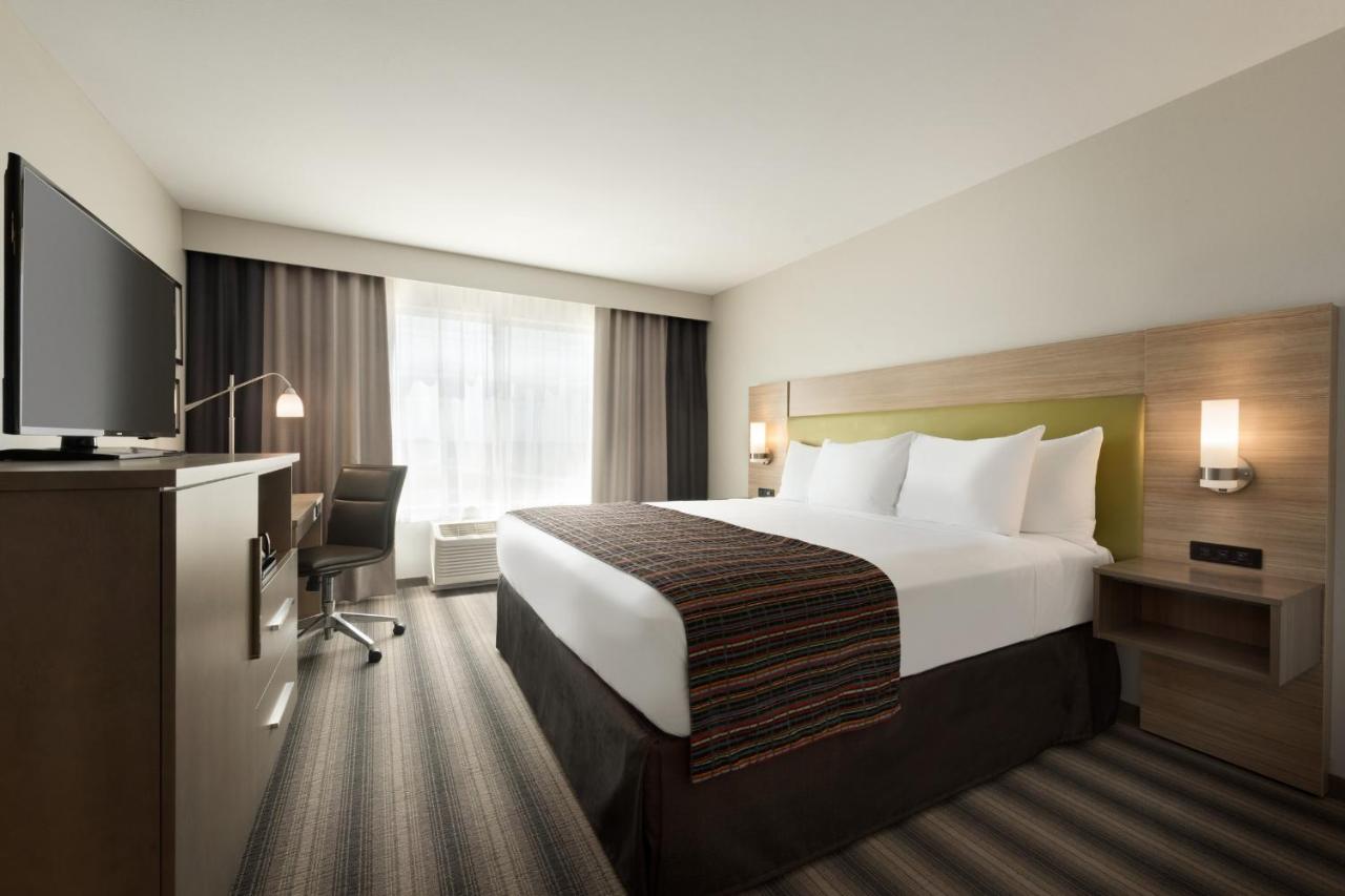 King Room at Country Inn & Suites by Radisson, Indianola, IA