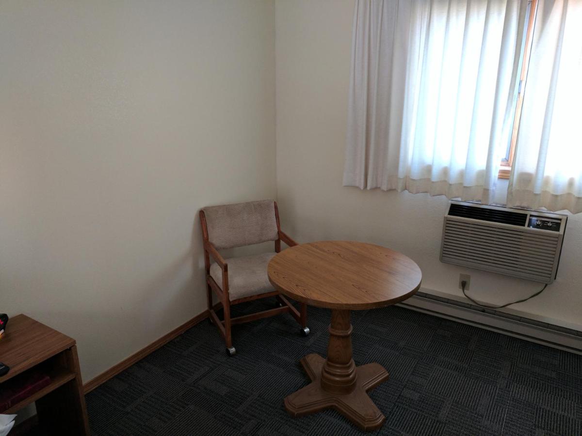 Queen Room - Mobility Access/Non-Smoking at Travelodge by Wyndham Three Forks