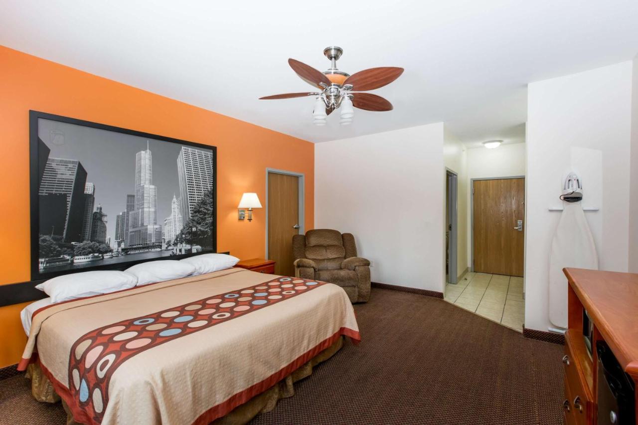 King Room - Disability Access/Non-Smoking at Super 8 by Wyndham Salina