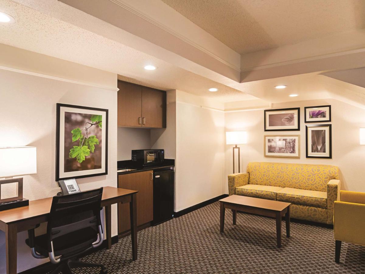 King Suite with Sofa Bed at La Quinta Inn & Suites by Wyndham Denver Tech Center