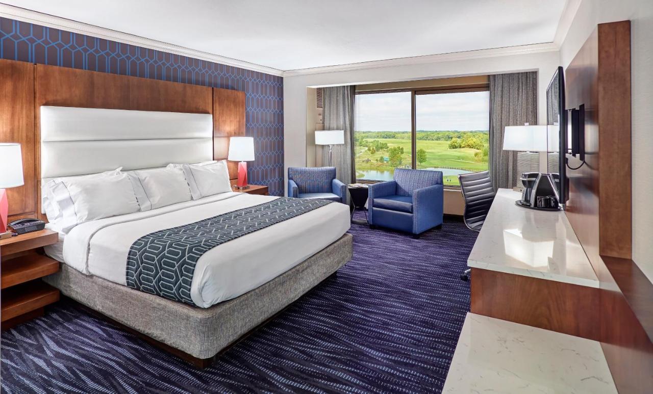King Room - Smoking at Mystic Lake Casino Hotel